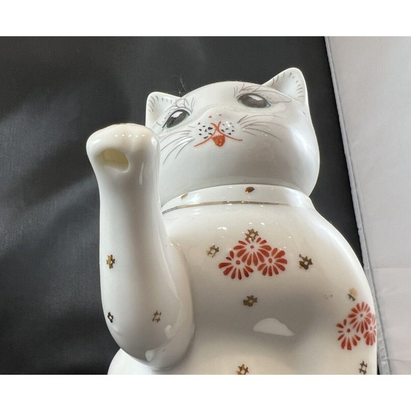 Vintage Porcelain Cat Figure Small‎ Teapot or Creamer White Red Flowers 5" - Picture 3 of 6